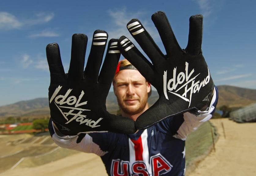 nic-long-idol-hands-gloves-discover-sd
