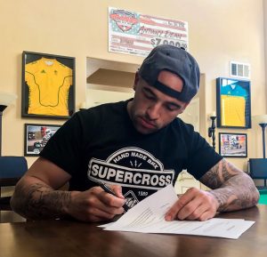 Dean Signs With Supercross 2018