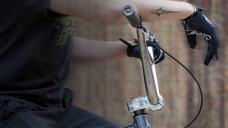 Pride Racing’s Titanium 373 Blanc Bars …